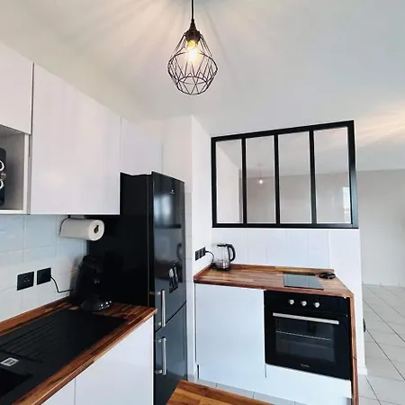 City, Proche Bordeaux, Piscine Et Parking *